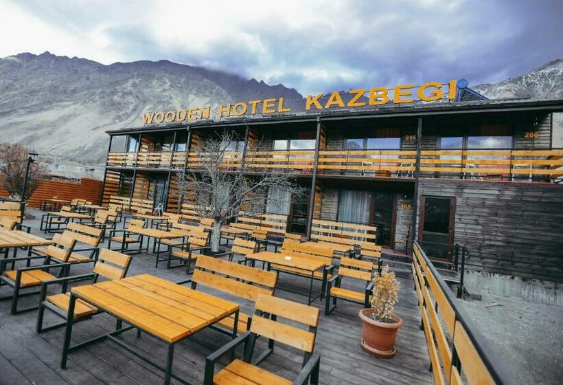 سوییت با چشم‌انداز کوه, Wooden Hotel Kazbegi