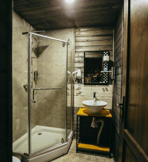 سوییت با چشم‌انداز کوه, Wooden Hotel Kazbegi