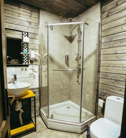 سوییت با چشم‌انداز کوه, Wooden Hotel Kazbegi