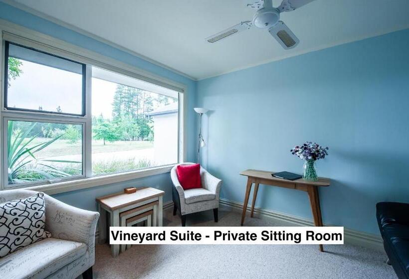 디럭스 스위트, Grey Ridge Vineyard Experience