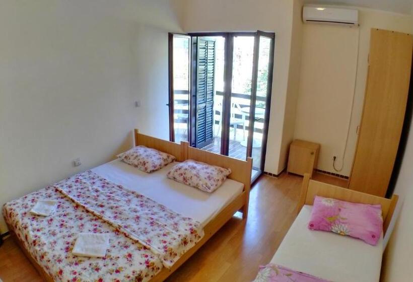 اتاق استاندارد سه تخته با چشم‌انداز باغ, Guesthouse Obala