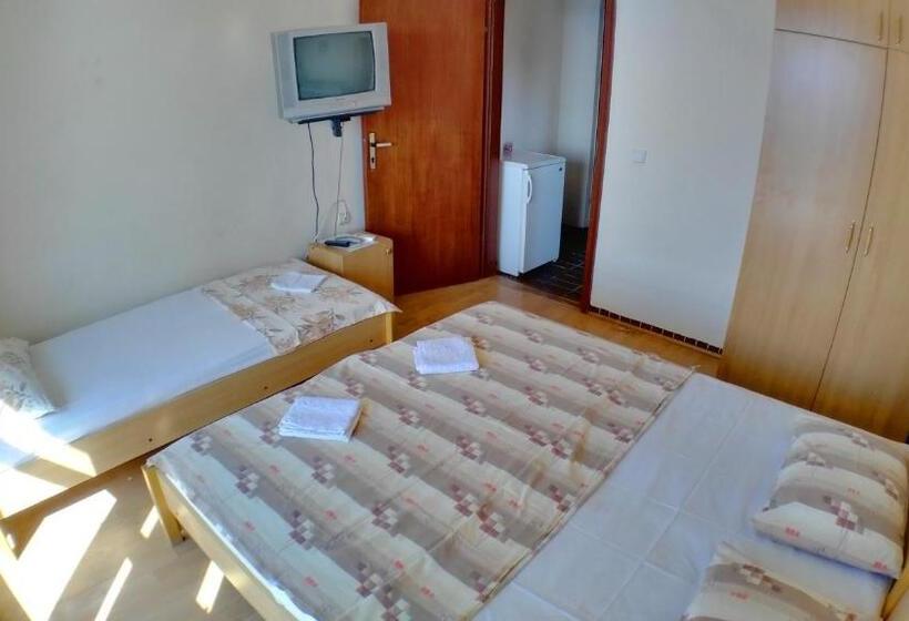 Triple Room Sea View, Guesthouse Obala