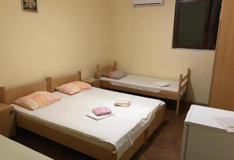 Economy Quadruple Room, Guesthouse Obala