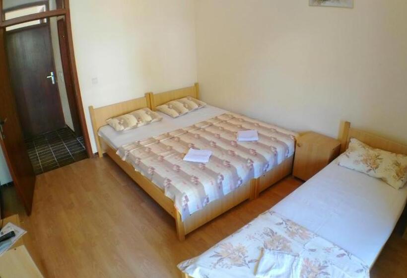 اتاق استاندارد با چشم‌انداز باغ, Guesthouse Obala