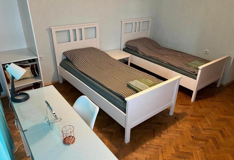 Апартаменты 1 Спальня, White Guest House 2