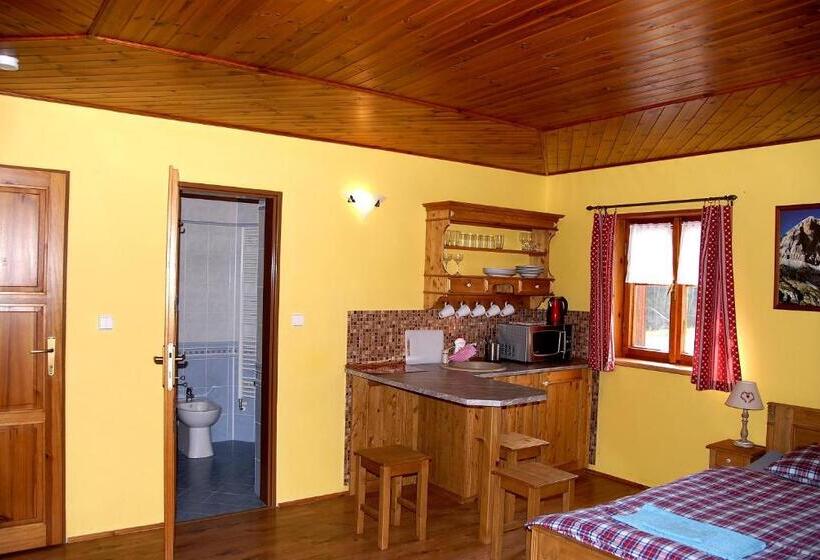 سوییت با چشم‌انداز کوه, Pension Cortina