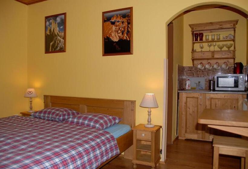 سوئیت با چشم‌انداز رودخانه, Pension Cortina