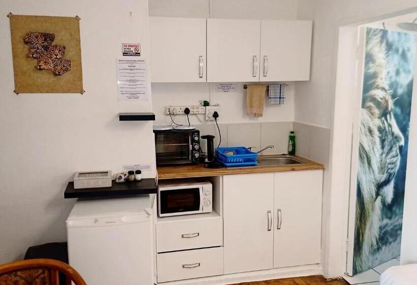 اتاق لوکس با چشم‌انداز استخر, Queensburgh B&b Or Self Catering