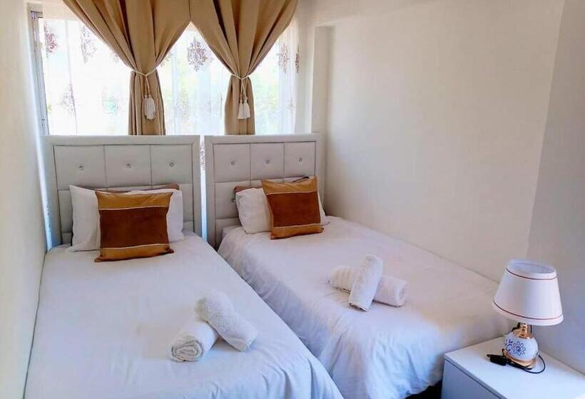 کلبه ییلاقی, Queensburgh B&b Or Self Catering