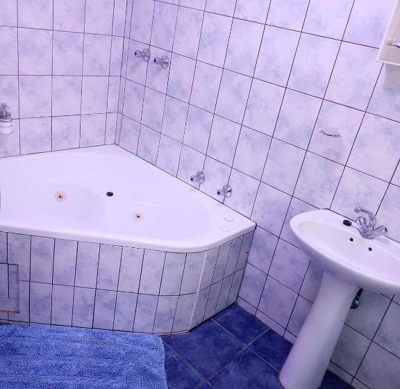 کلبه ییلاقی, Queensburgh B&b Or Self Catering