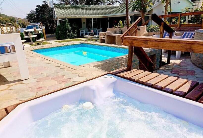 اتاق لوکس با چشم‌انداز استخر, Queensburgh B&b Or Self Catering