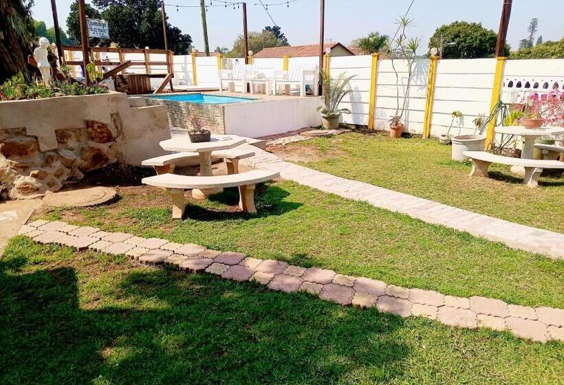 اتاق لوکس با چشم‌انداز استخر, Queensburgh B&b Or Self Catering