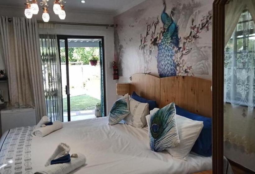 اتاق لوکس با چشم‌انداز استخر, Queensburgh B&b Or Self Catering