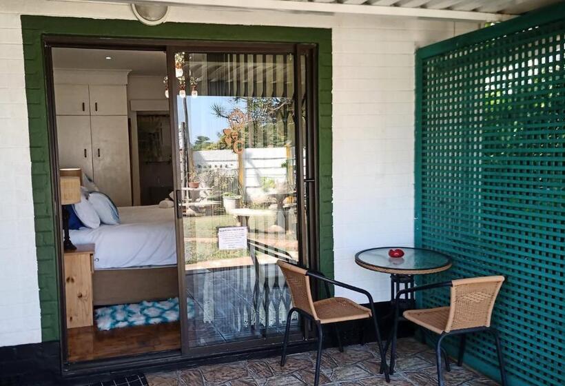اتاق لوکس با چشم‌انداز استخر, Queensburgh B&b Or Self Catering