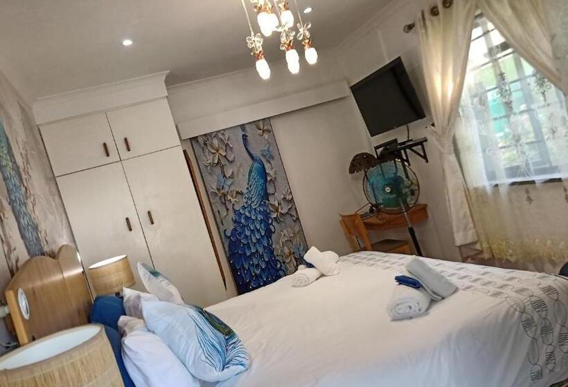 اتاق لوکس با چشم‌انداز استخر, Queensburgh B&b Or Self Catering