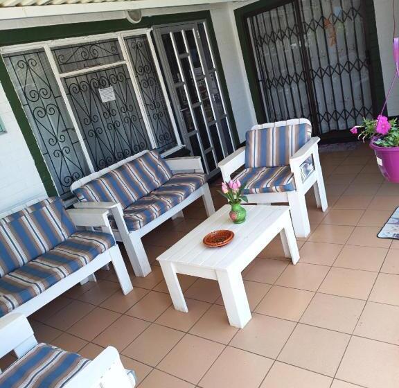 اتاق لوکس با چشم‌انداز استخر, Queensburgh B&b Or Self Catering