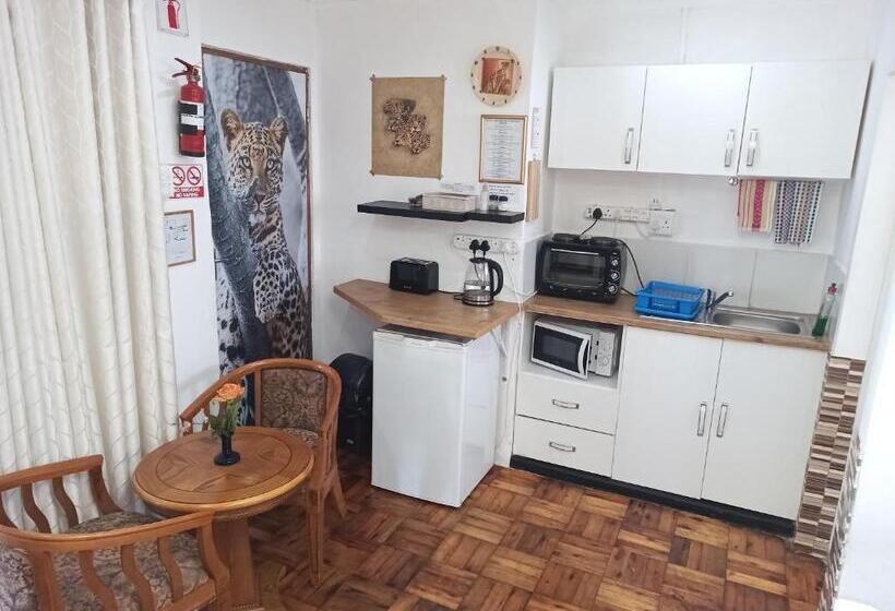 اتاق لوکس با چشم‌انداز استخر, Queensburgh B&b Or Self Catering