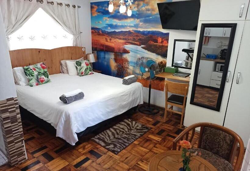 اتاق لوکس با چشم‌انداز استخر, Queensburgh B&b Or Self Catering