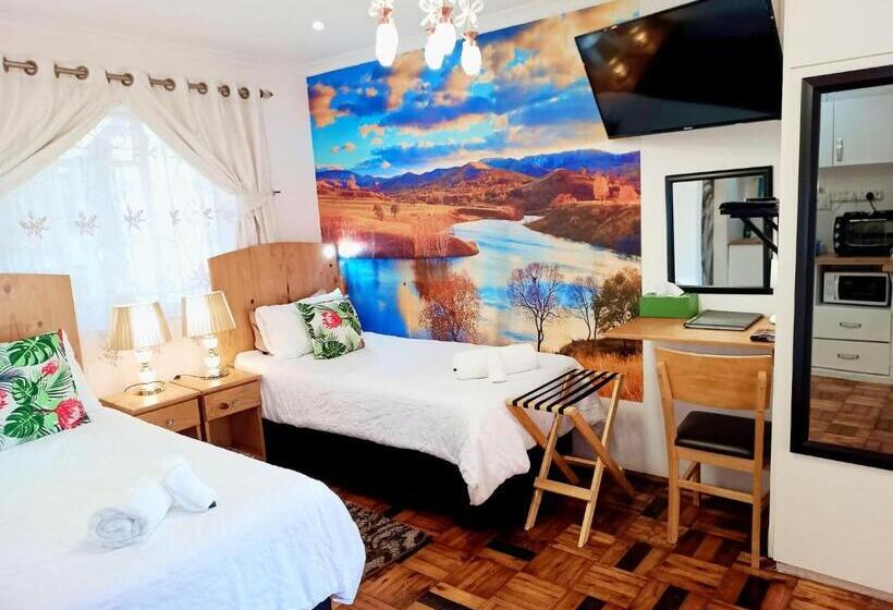اتاق لوکس با چشم‌انداز استخر, Queensburgh B&b Or Self Catering