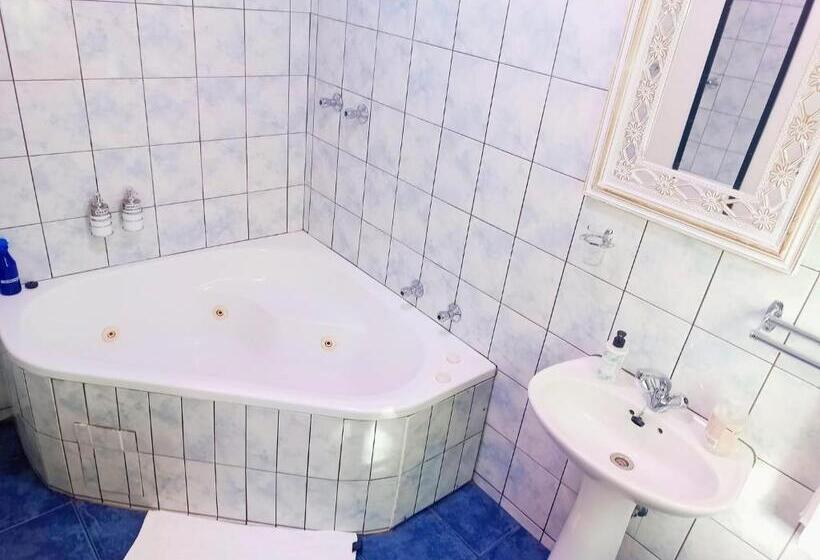 کلبه ییلاقی, Queensburgh B&b Or Self Catering