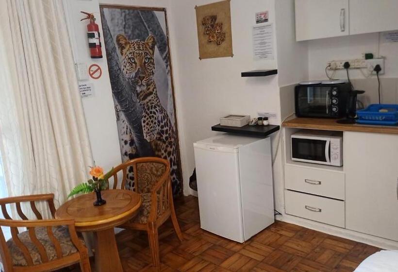 اتاق لوکس با چشم‌انداز باغ, Queensburgh B&b Or Self Catering