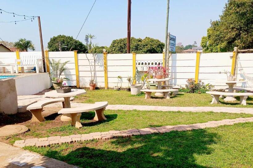 اتاق لوکس با چشم‌انداز باغ, Queensburgh B&b Or Self Catering