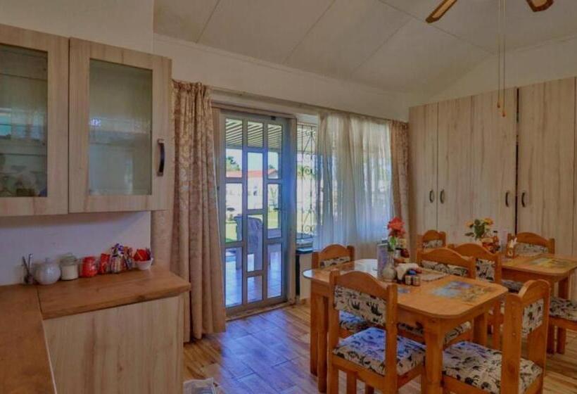اتاق لوکس با چشم‌انداز باغ, Queensburgh B&b Or Self Catering