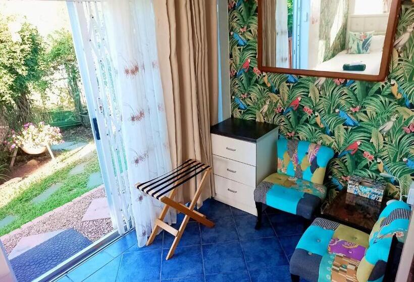 کلبه ییلاقی, Queensburgh B&b Or Self Catering