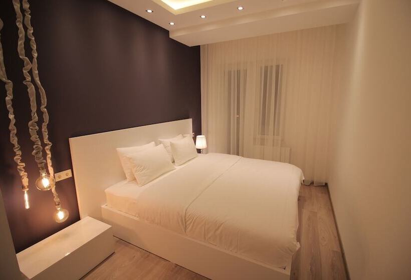 سوییت سوپریور, Superior Apartments