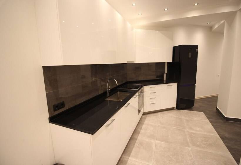سوییت سوپریور, Superior Apartments
