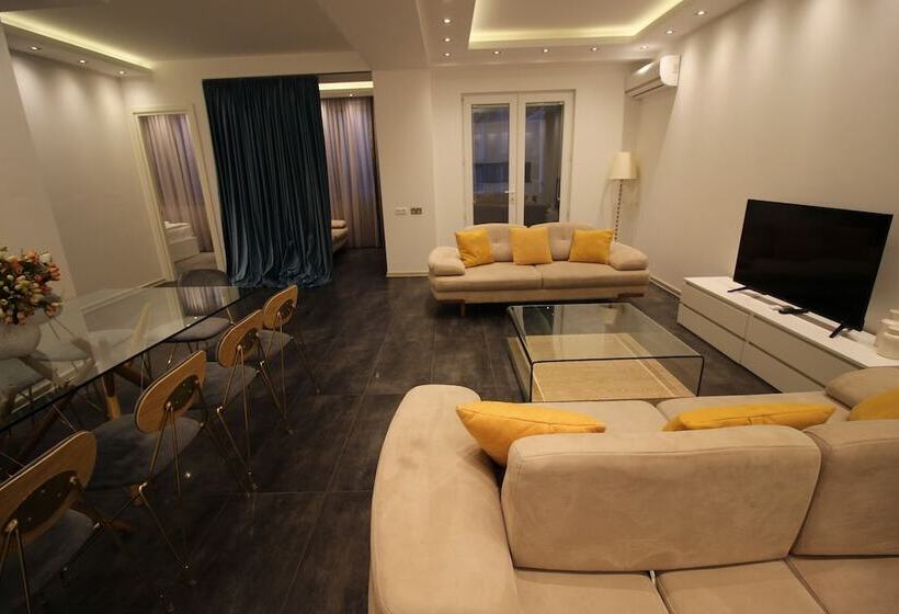 سوییت سوپریور, Superior Apartments
