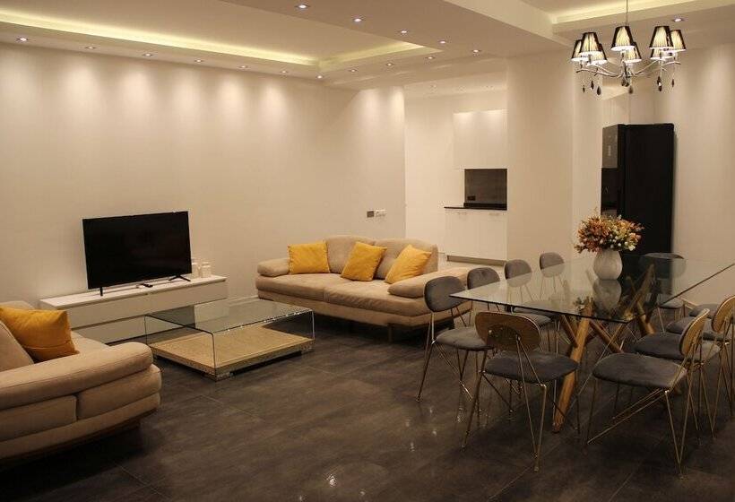 سوییت سوپریور, Superior Apartments
