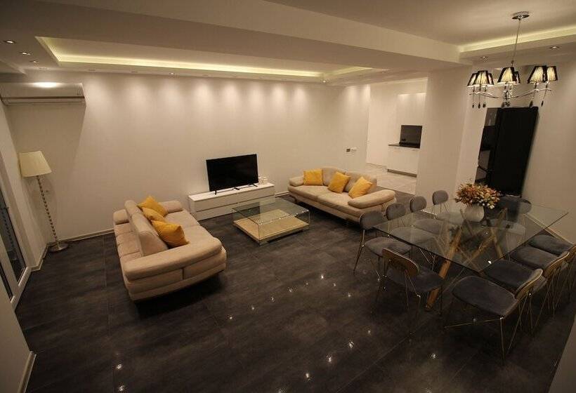 سوییت سوپریور, Superior Apartments