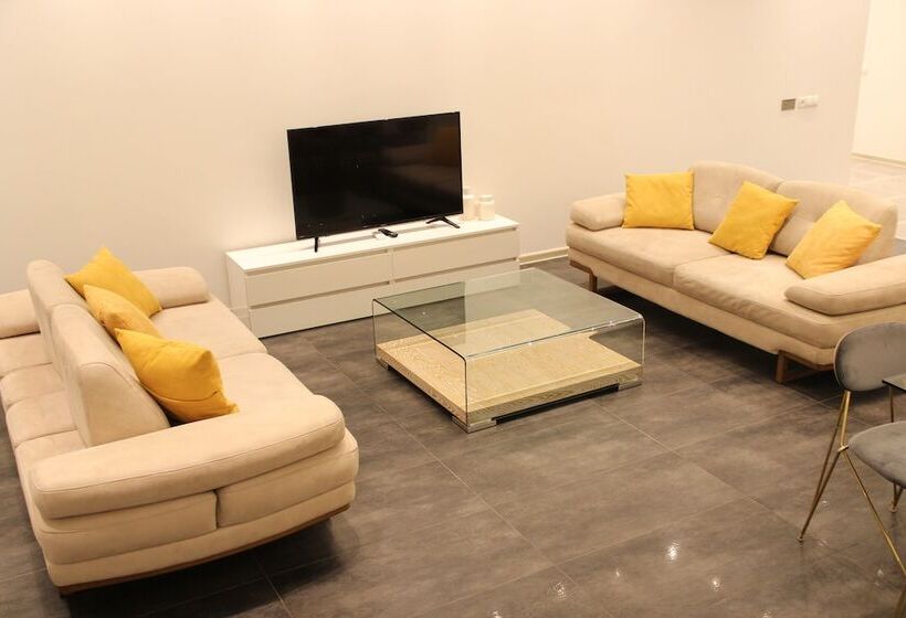 سوییت سوپریور, Superior Apartments
