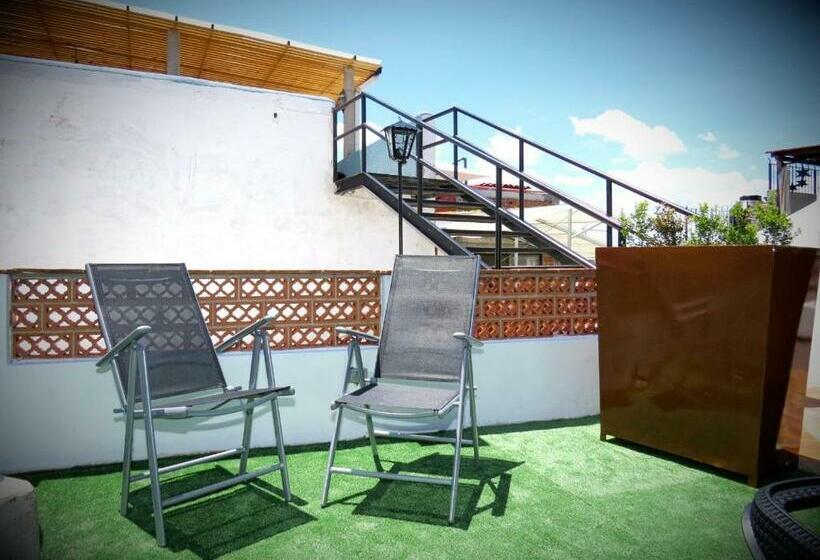 اتاق پایه با سرویس بهداشتی مشترک, La Catrina Hostel