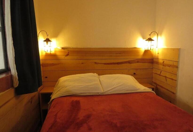 اتاق پایه با سرویس بهداشتی مشترک, La Catrina Hostel