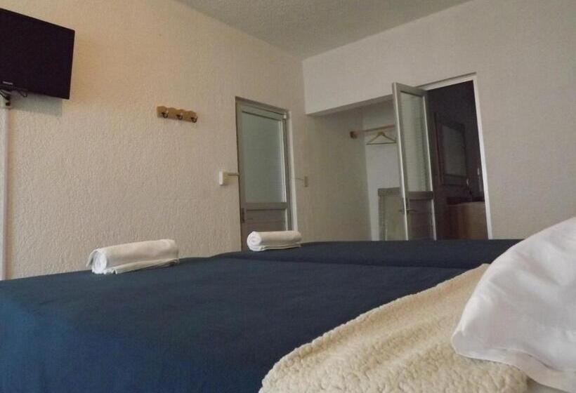 Economy Quadruple Room, La Catrina Hostel