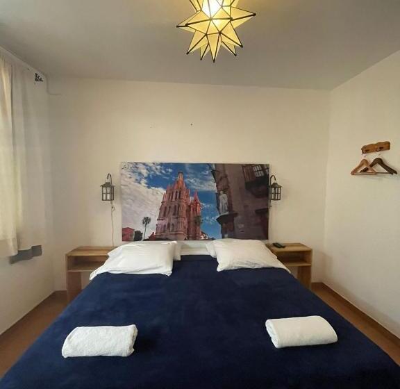 اتاق استاندارد, La Catrina Hostel