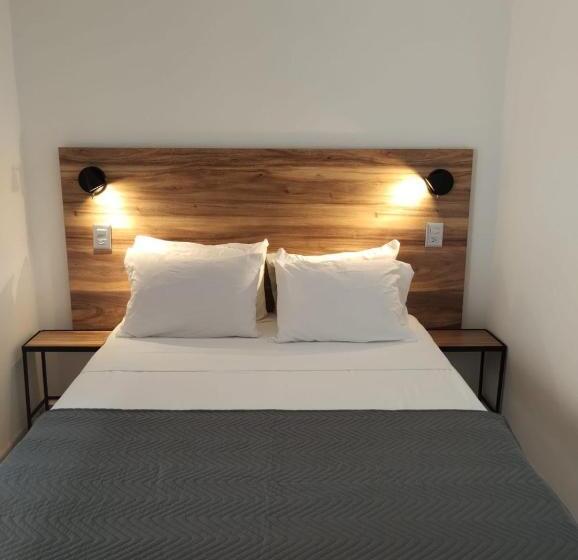 اتاق چهار تخته با دستشویی مشترک, La Catrina Hostel