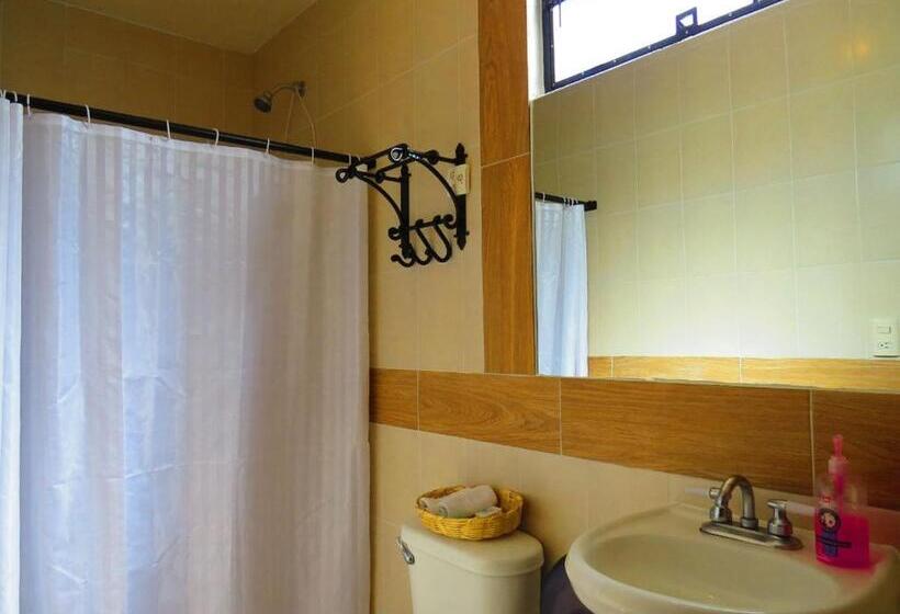 اتاق استاندارد با 2 تخت دوبل, La Catrina Hostel