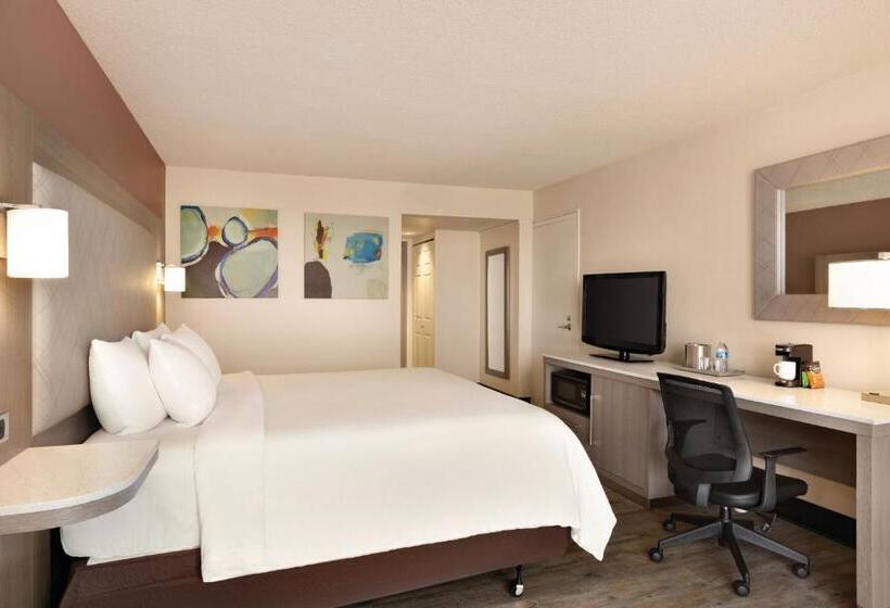 اتاق استاندارد با تخت بزرگ, Radisson Hotel Lenexa Overland Park
