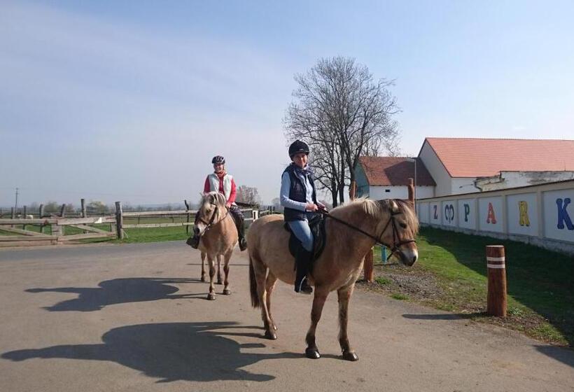 Апартаменты 1 Спальня, Zoopark Zelčín