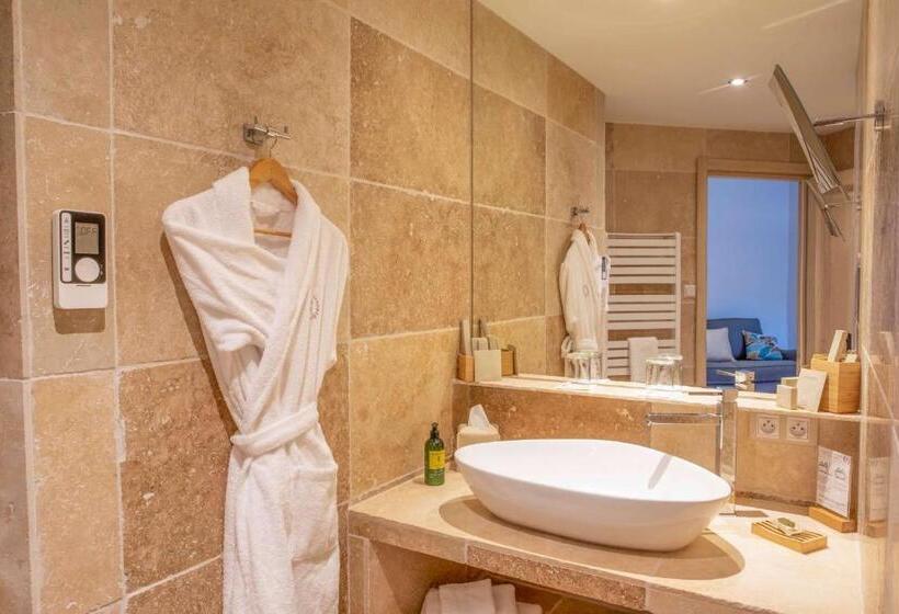 Люкс с Террасой, Domaine Ribiera, Hotel 5 Etoiles, Spa & Golf   Forcalquier