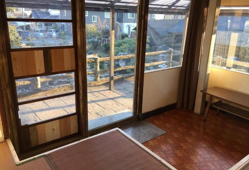 Четырехместный Номер Стандарт Вид на Сад, Okayama Hostel Igusa
