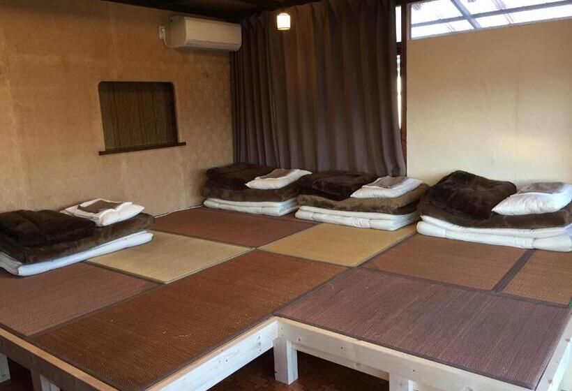 Четырехместный Номер Стандарт Вид на Сад, Okayama Hostel Igusa