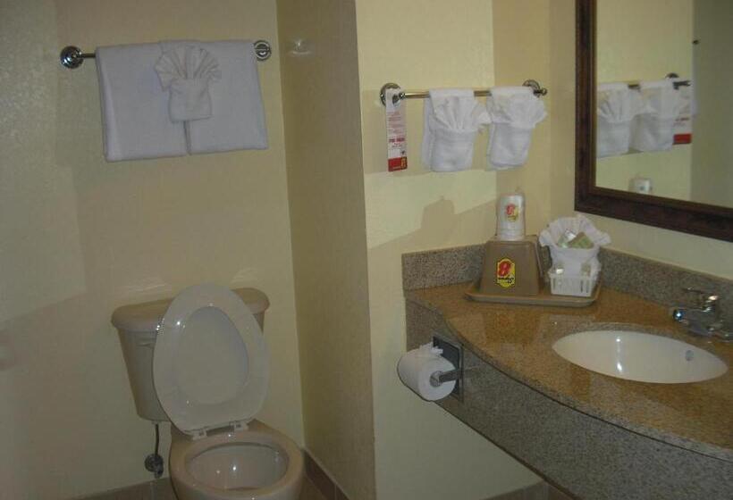 Deluxe Suite King Bed, Super 8 By Wyndham Daytona Beach