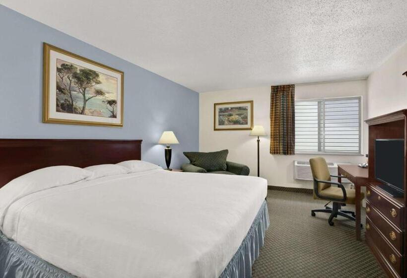장애인을 위한 킹사이즈 침대 스탠다드 룸, Super 8 By Wyndham Washington