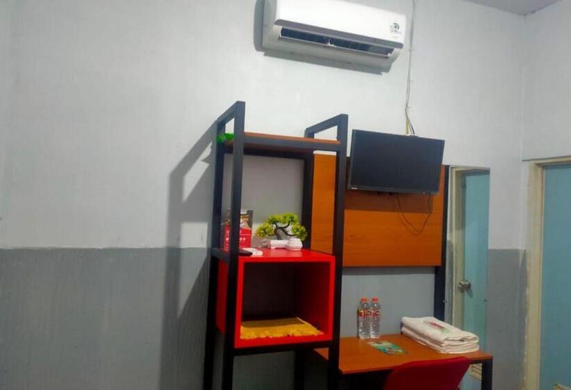 Номер Стандарт, Reddoorz Plus Near Alun Alun Sumenep