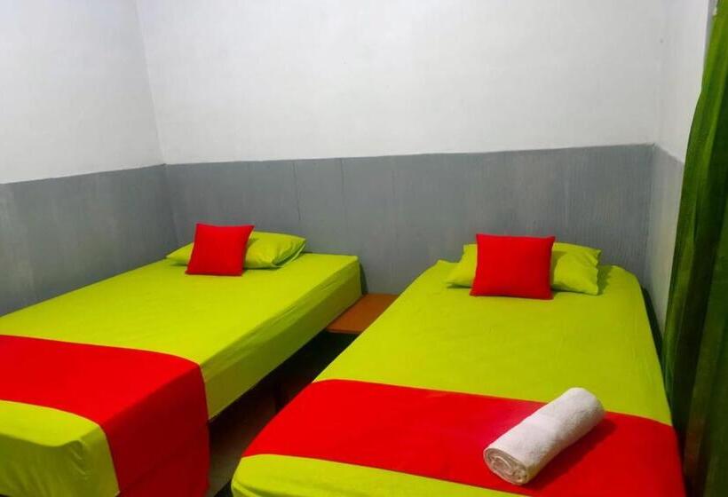 Номер Стандарт, Reddoorz Plus Near Alun Alun Sumenep