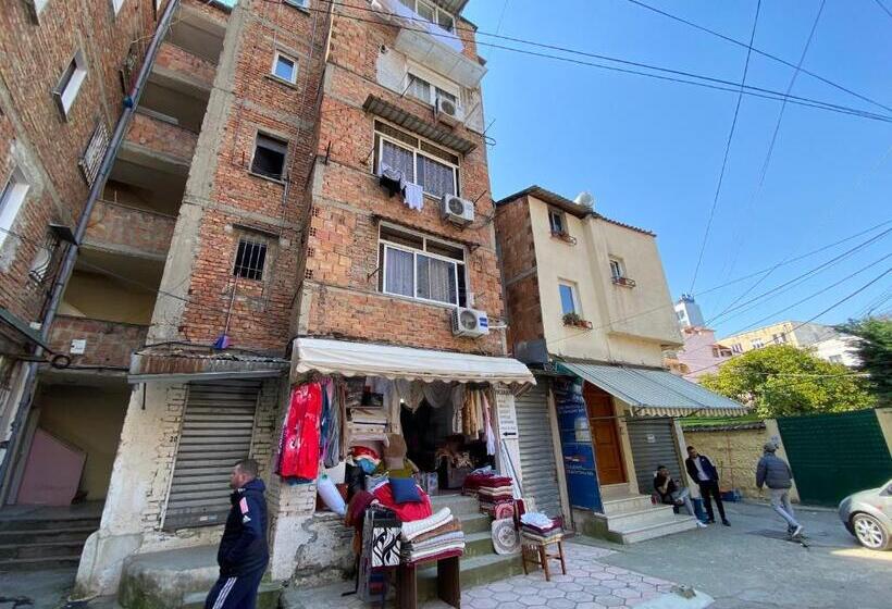 استودیوی استاندارد, Central Studio Apartments